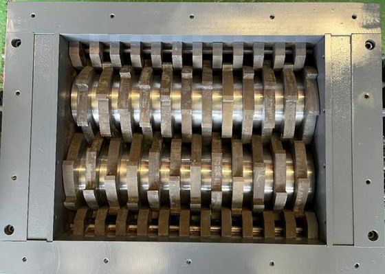 Fácil mantenimiento Máquina de trituración de eje gemelo segura / Máquina de trituración de residuos para reciclaje