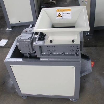 Máquina de trituración de placa de PCB de doble eje compacta para desechos de acero