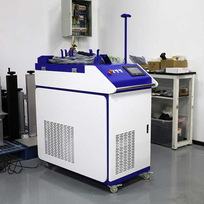 Máquina de soldadura por láser con enfriamiento por agua 700*500*900 para soldadura rápida y precisa